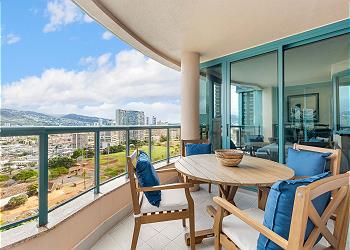 Waikiki Landmark 2402