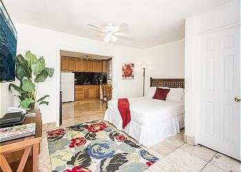 Royal Moana 1 BDR on the 4th Floor A FREE parking
