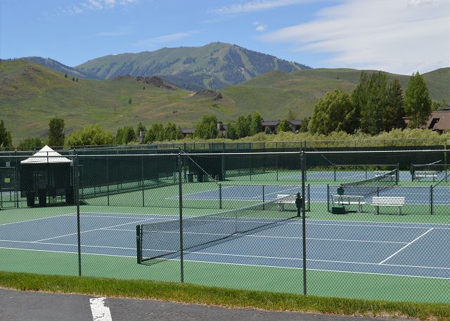 Elkhorn Tennis Courts