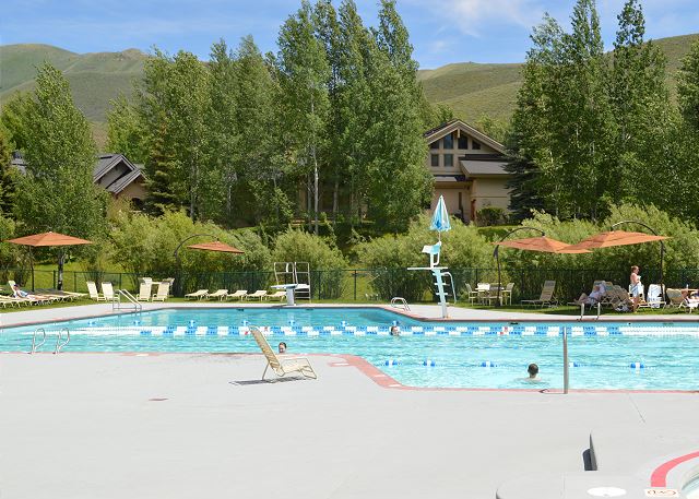 Elkhorn Resort Summer Pool