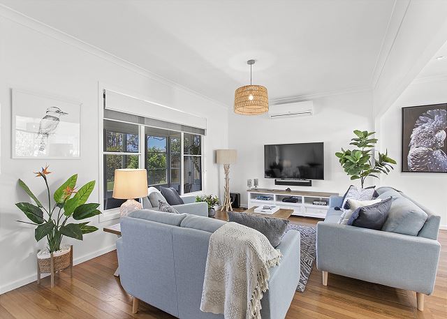 Foreshore Beach Cottage and Studio Boatshed