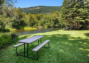 River Rocks Lodge.