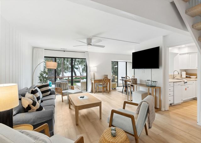 2135 Beachwood