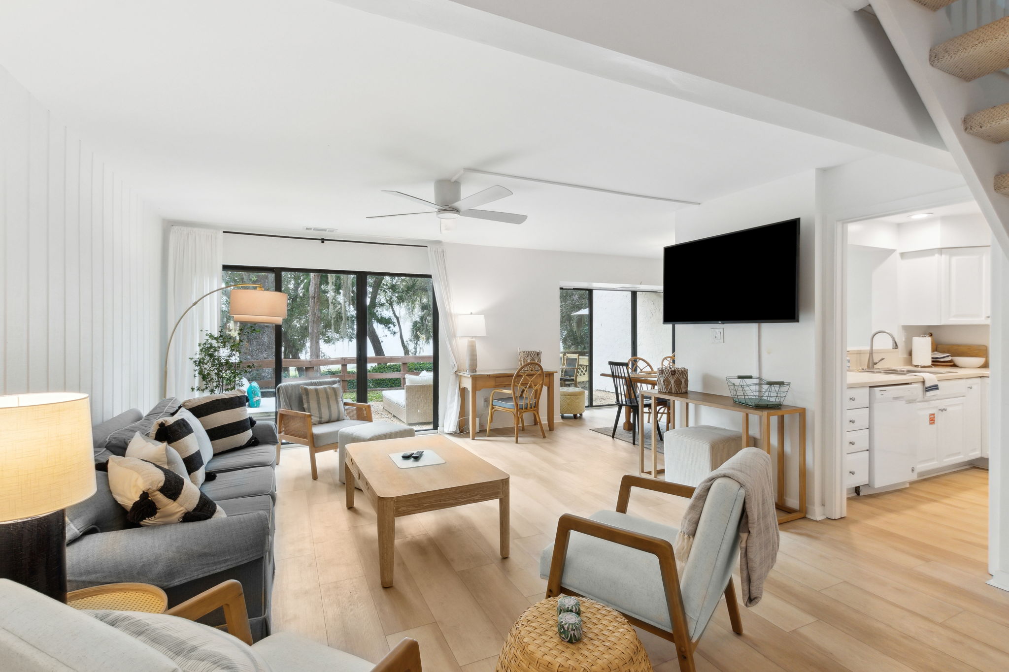 2135 Beachwood