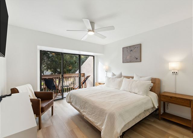 2135 Beachwood 3