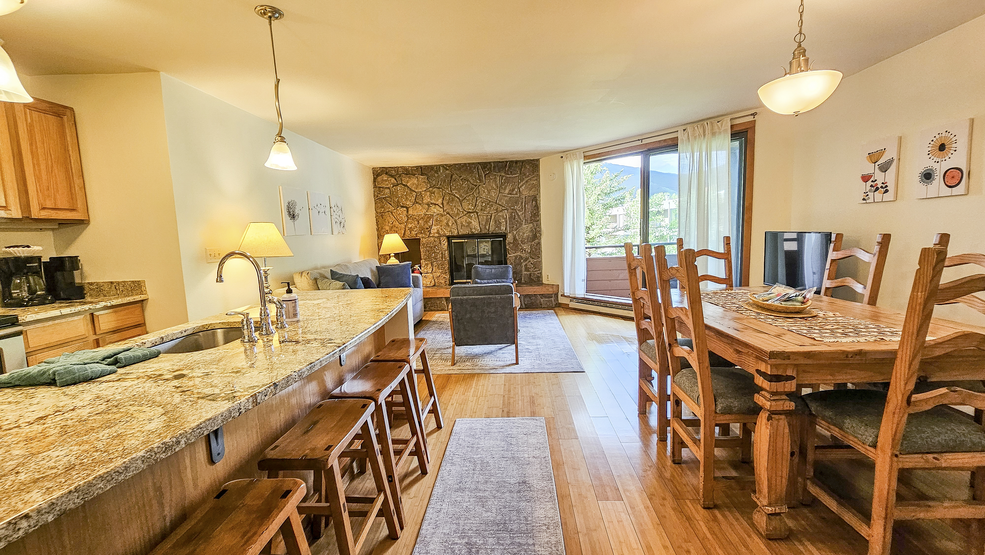 Breathtaking Lake Dillon Vista And Cozy Deck - Charming Mountain Retreat - Dillon, CO