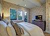 sterling-lodge-101-bedroom-2.3