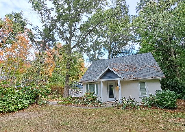 Towering Oaks Cottage