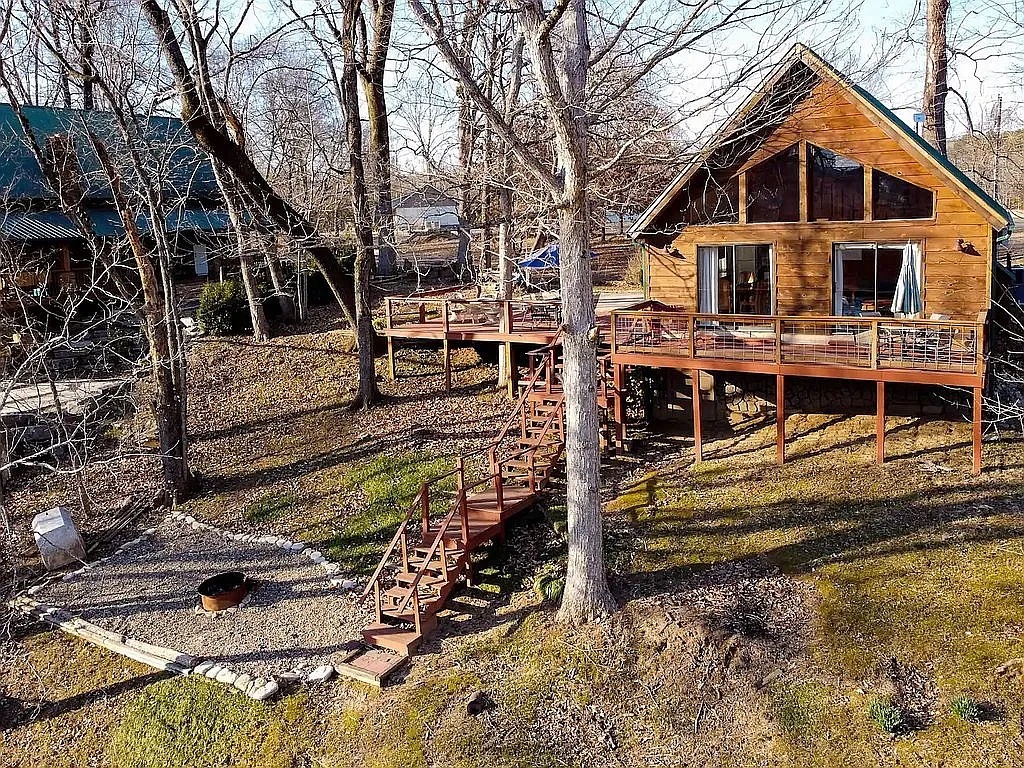 Weaver’s Trout House – Angler’s Dream with Private Dock on Little Red River