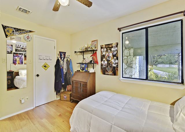 Another angle of the twin bedroom