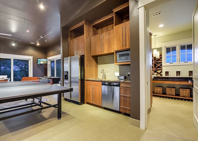 Full bath adjacent to the game room