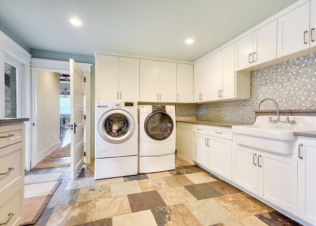 Large laundry room with washer & dryer available for use. Also includes a high capacity ice maker!