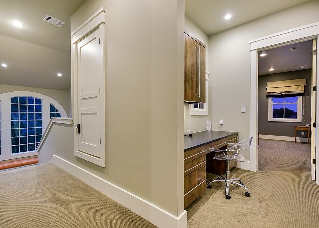 Deskarea in the hallway of the upstairs bedrooms
