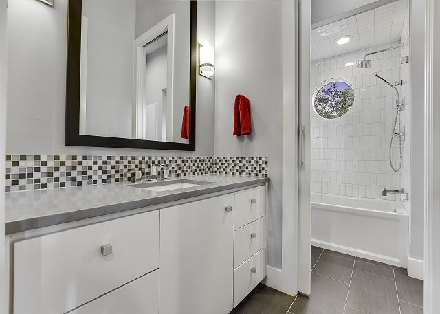 Jack'n Jill Bath