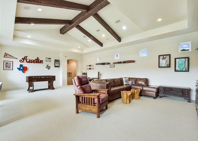 The upstairs game room. It has the ability to sleep two people with Front Gate twins.