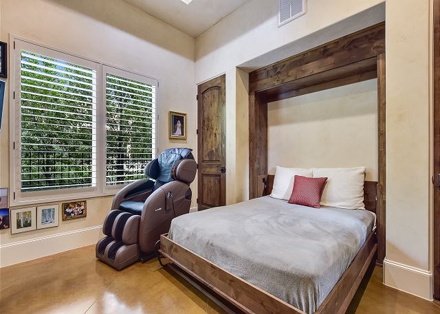 Murphy bed in the office that can sleep two people