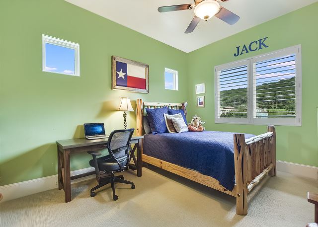 2nd bedroom that has the ability to sleep additional people with a Front Gate Twin
