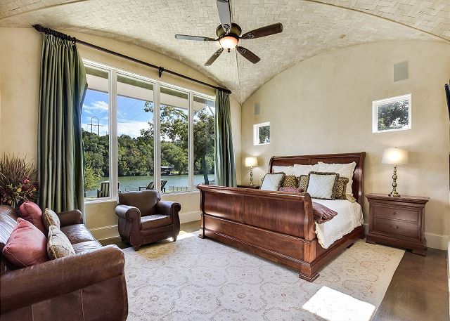 Master King bedroom that can sleep two