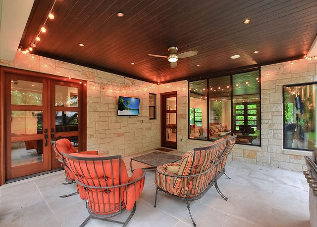 Outdoor patio to enjoy the Texas warm weather!