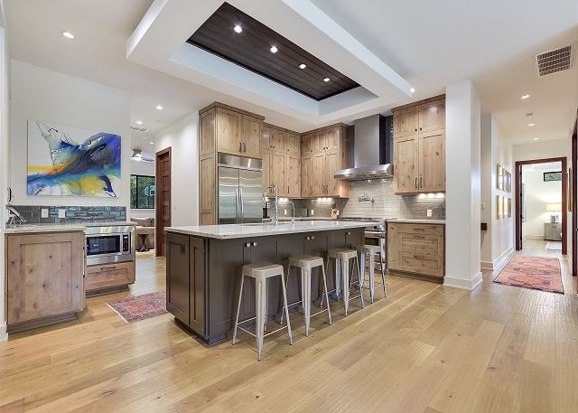 Full view of this remarkable kitchen.