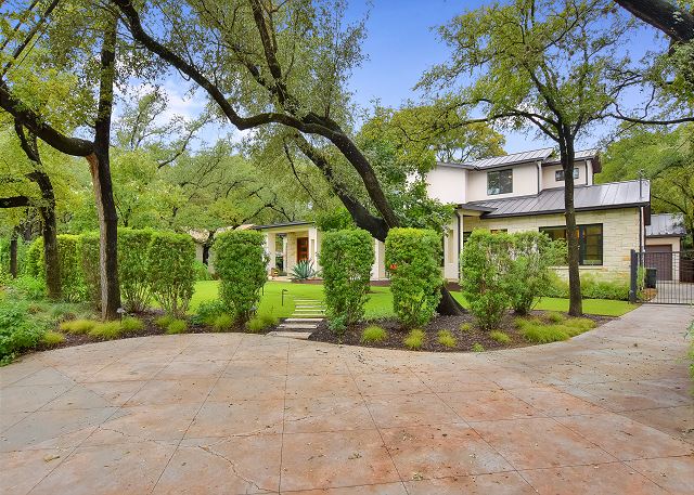 Nice driveway for parking cars.