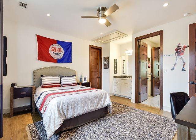 Another great room with a queen bed.