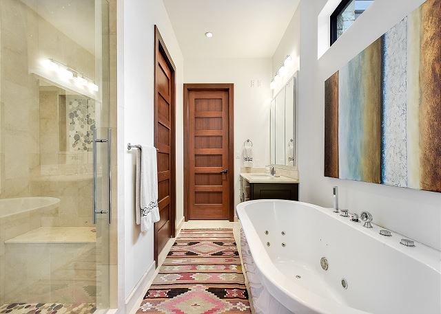 Gorgeous tub to just relax in.