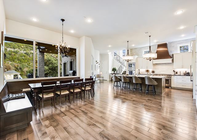 Breakfast/Kitchen Bar