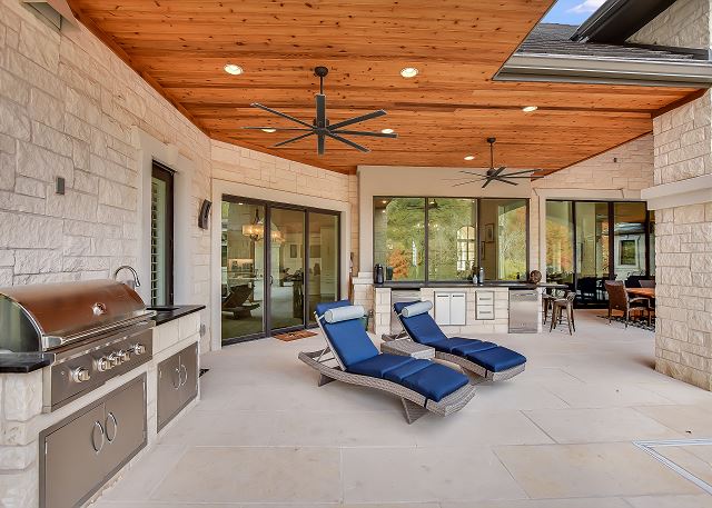 Outdoor Kitchen