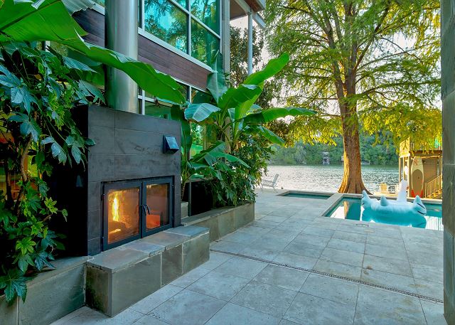 Indoor/outdoor fireplace