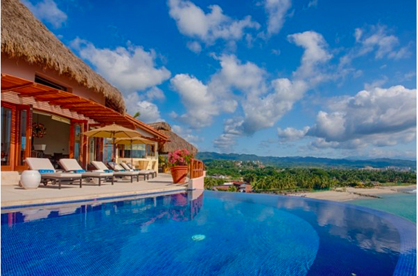 Infinity Pool and hot tub looking over the Pacific Ocean