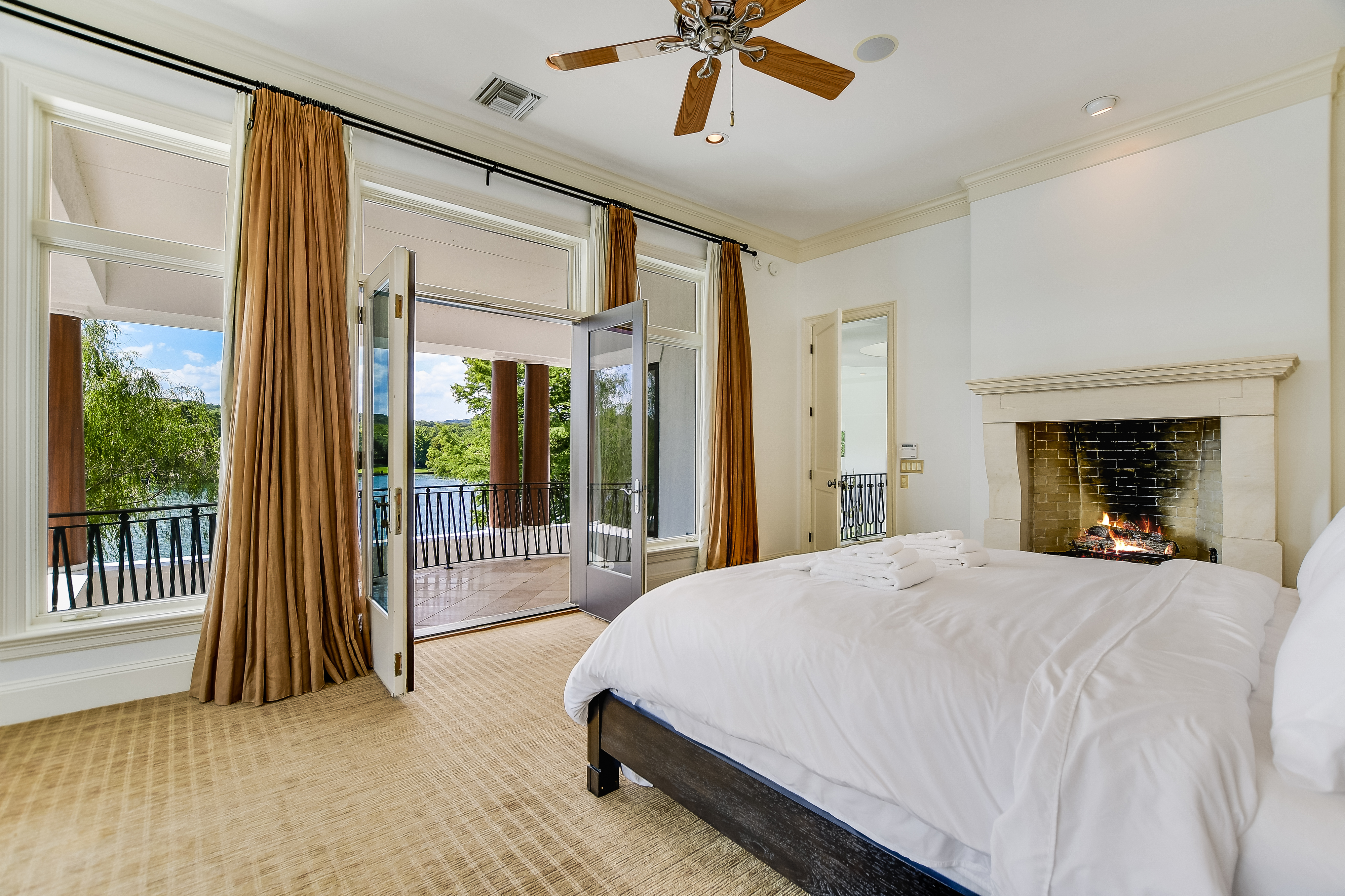 Above Austin Casa Paradiso on Lake Austin | Photo 36