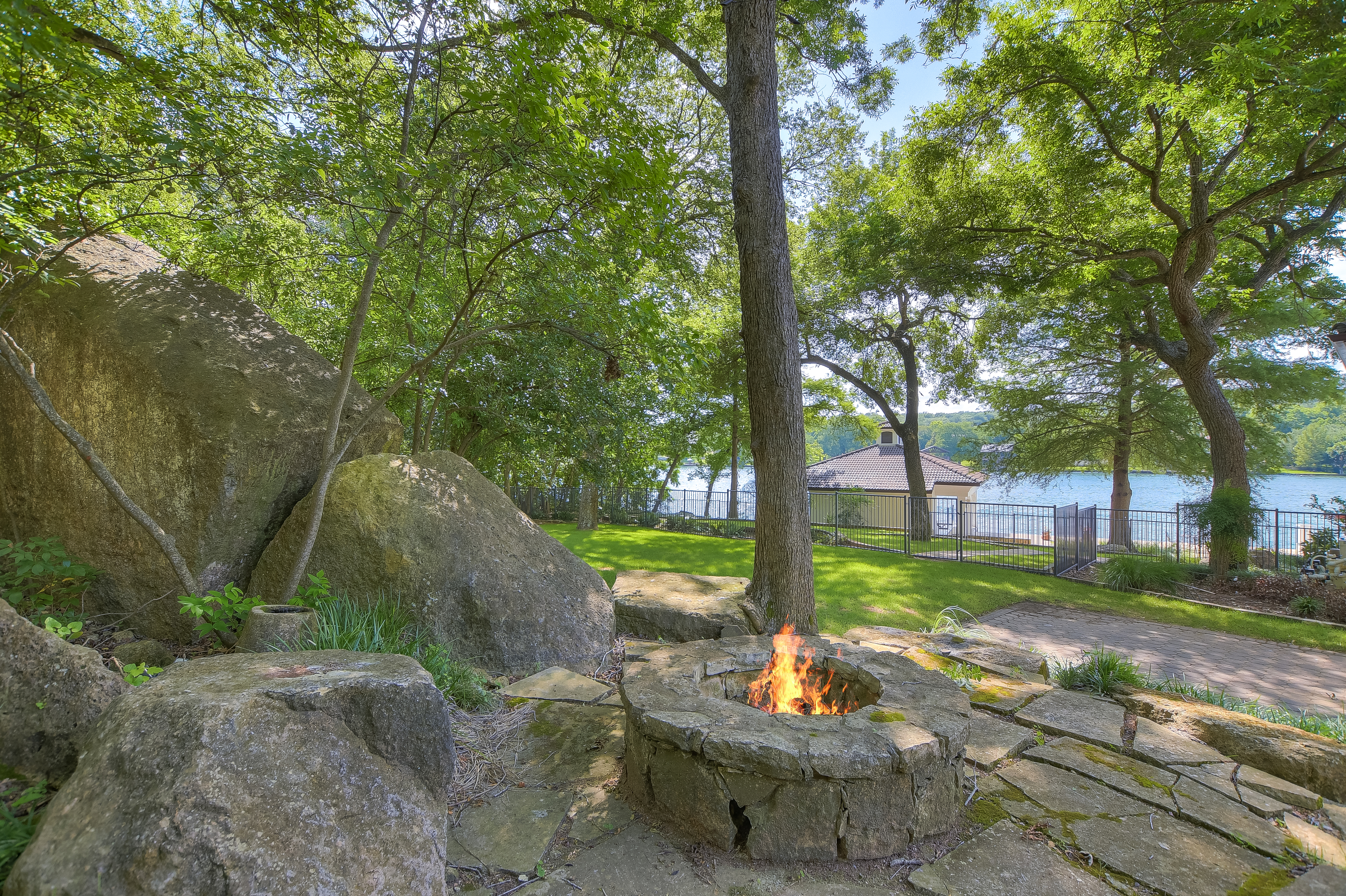 Above Austin Casa Paradiso on Lake Austin | Photo 48