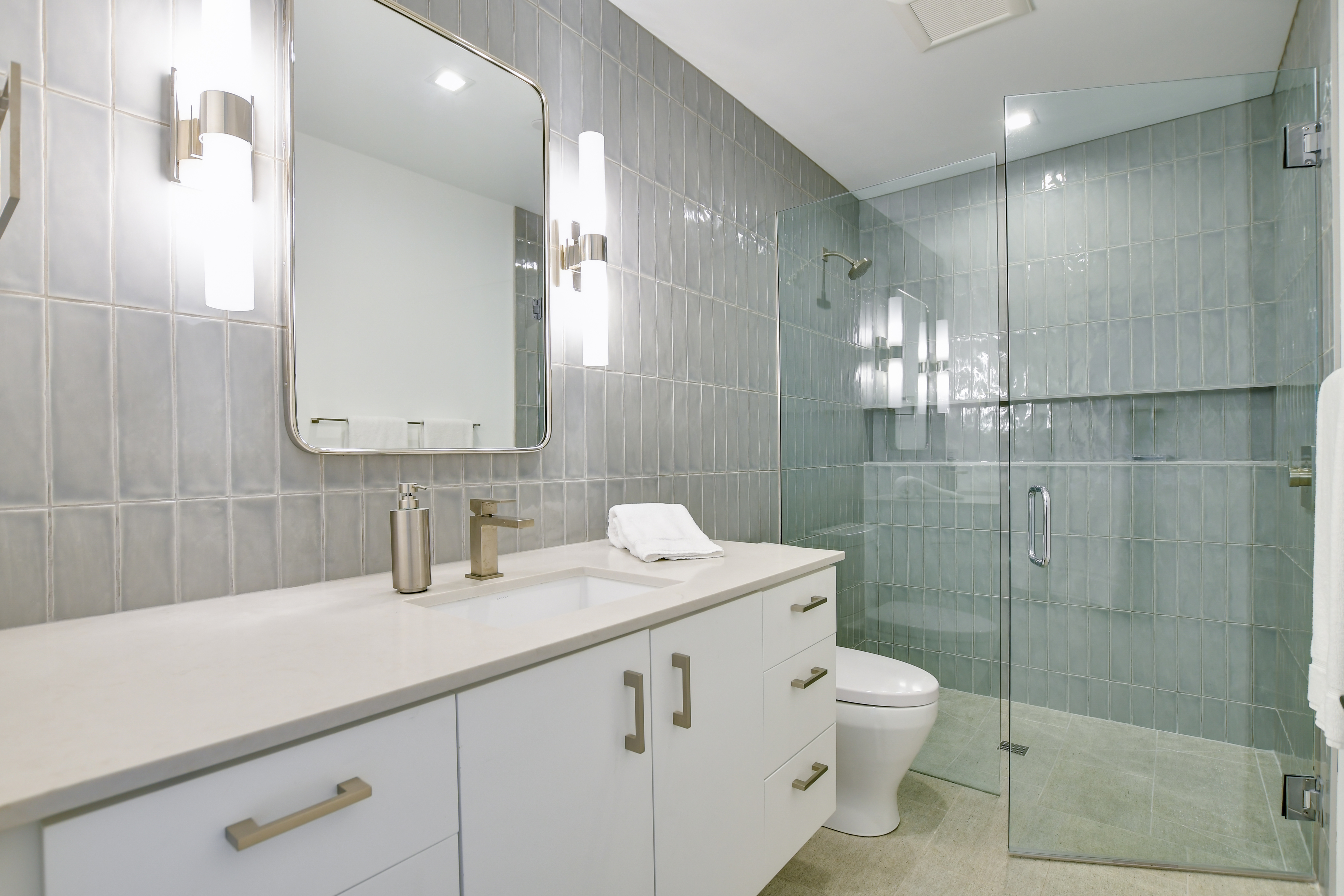 Above Austin Accolade | Photo 41