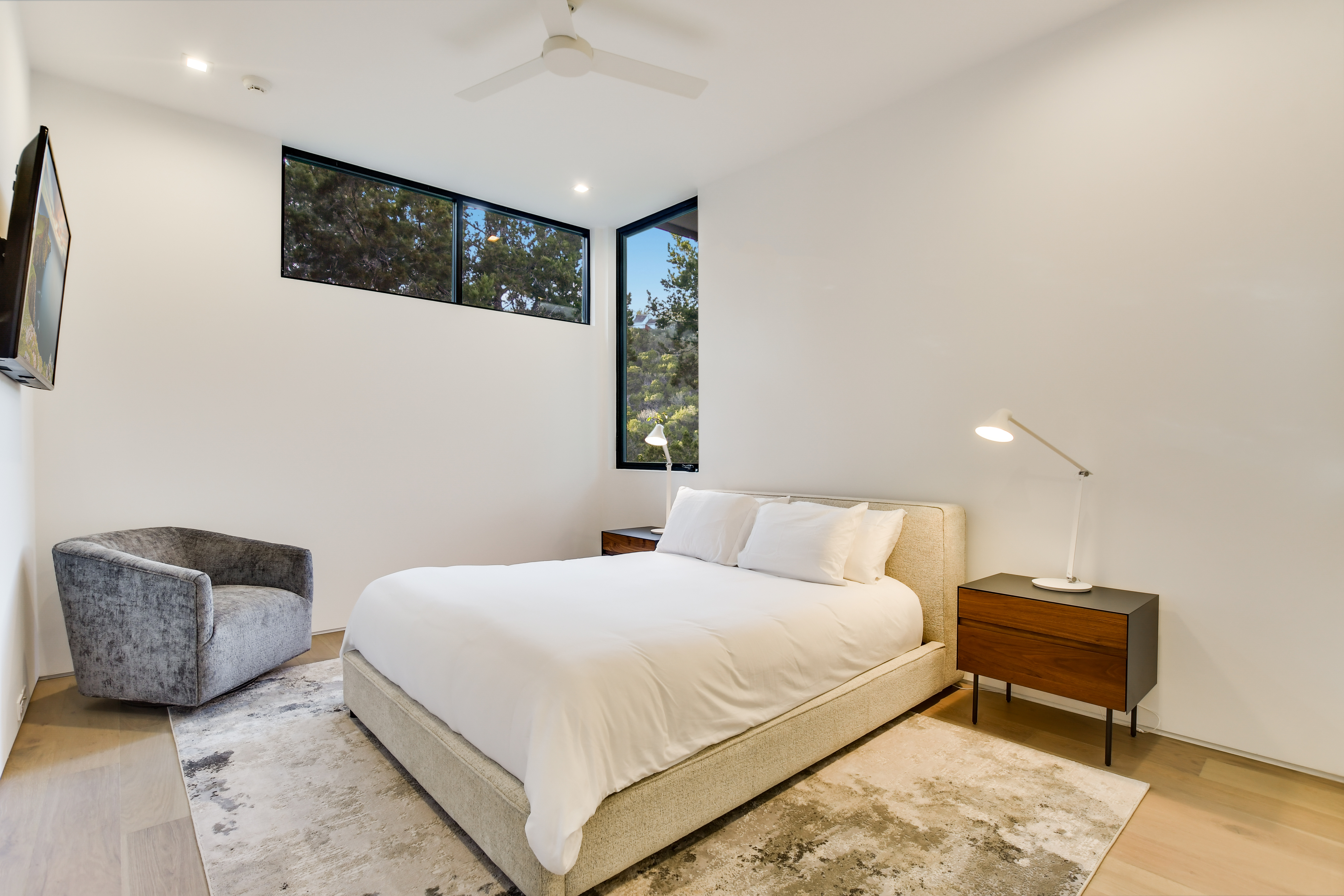 Above Austin Accolade | Photo 31