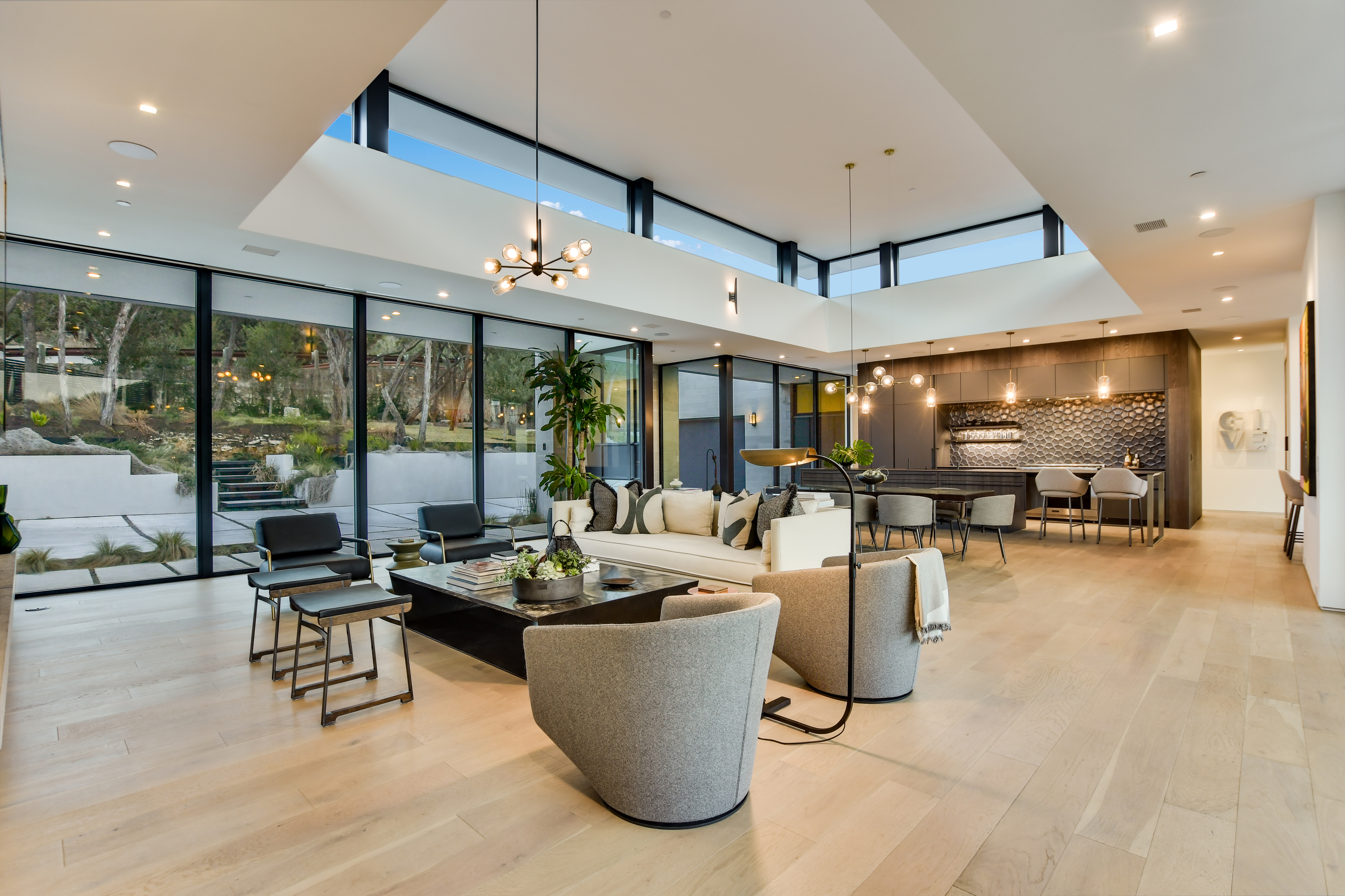 Above Austin Accolade | Photo 11