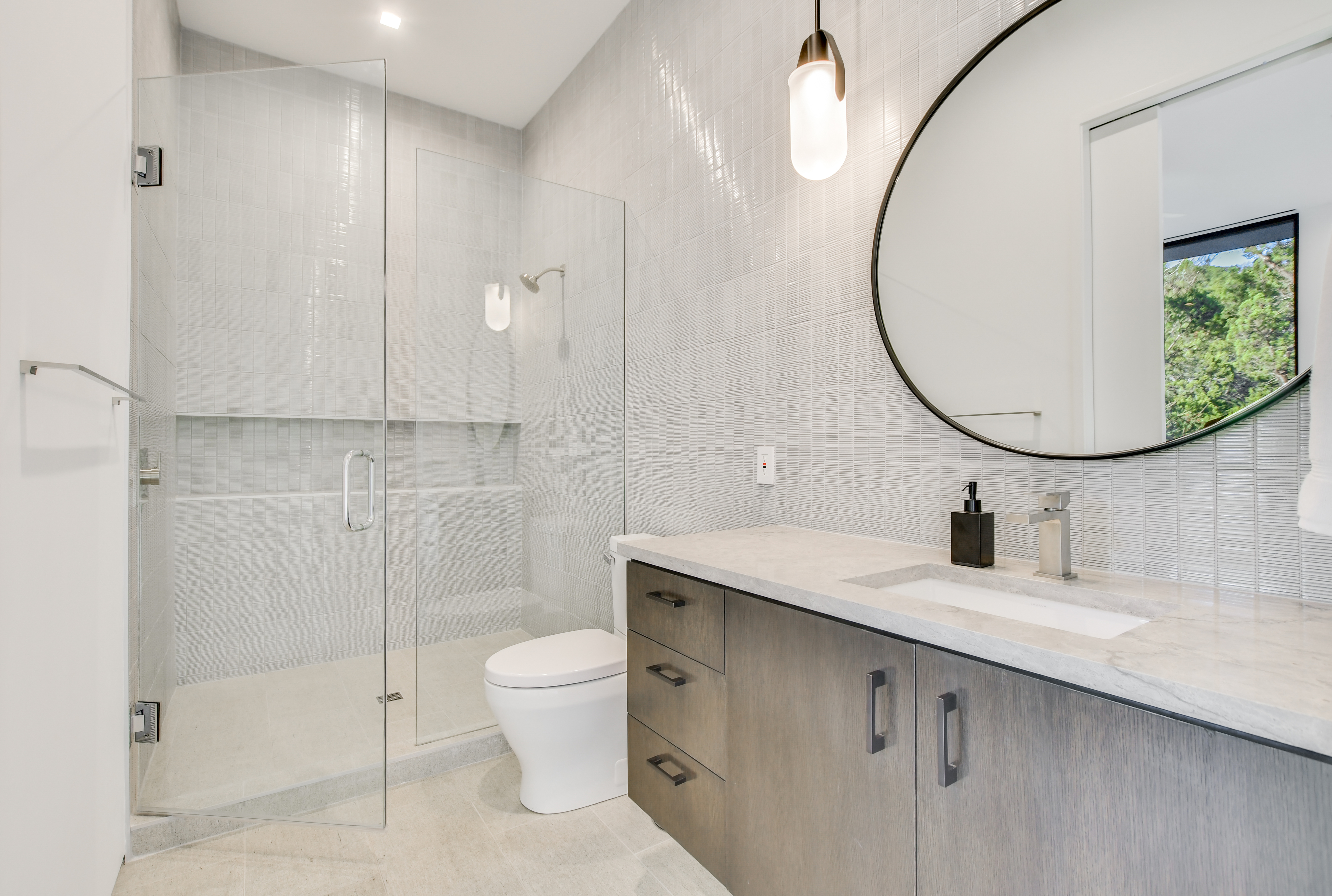 Above Austin Accolade | Photo 34