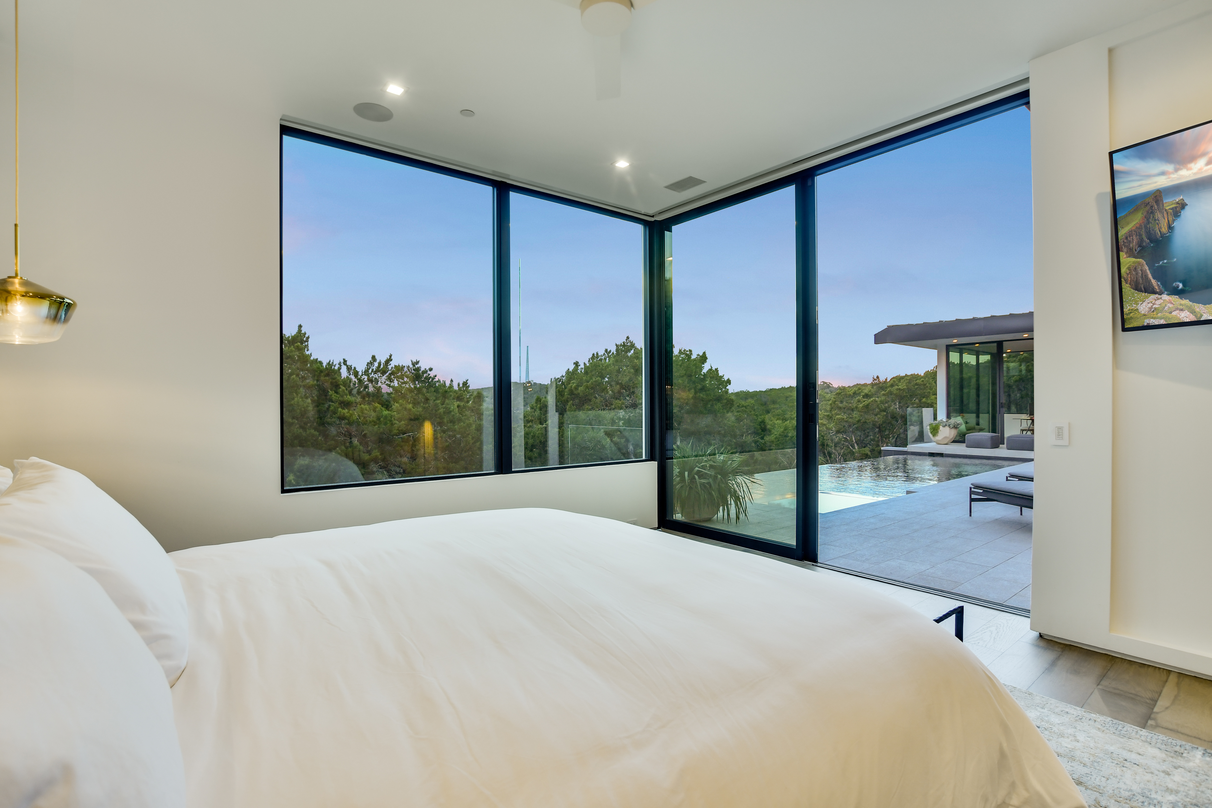 Above Austin Accolade | Photo 22