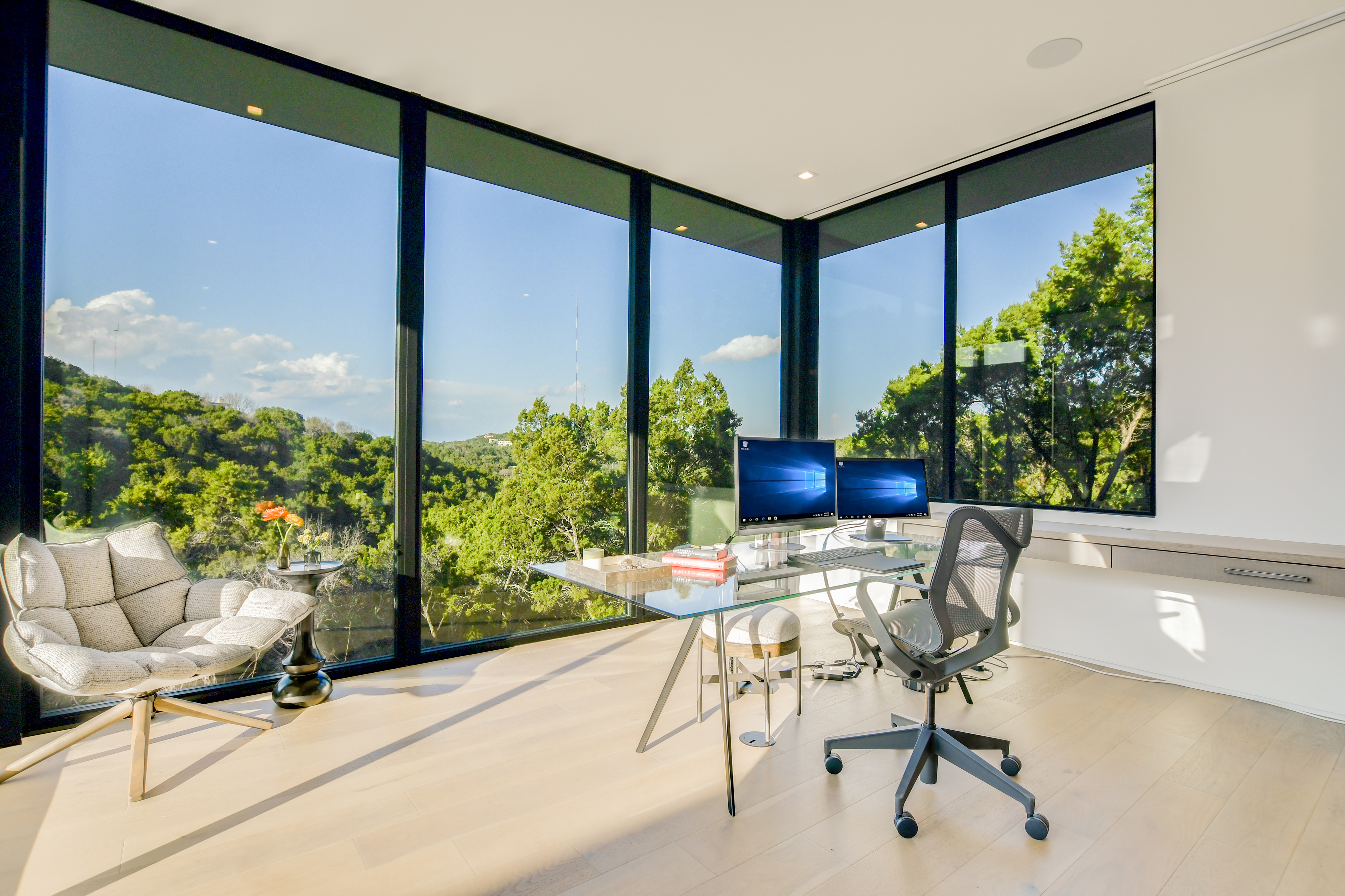 Above Austin Accolade | Photo 28