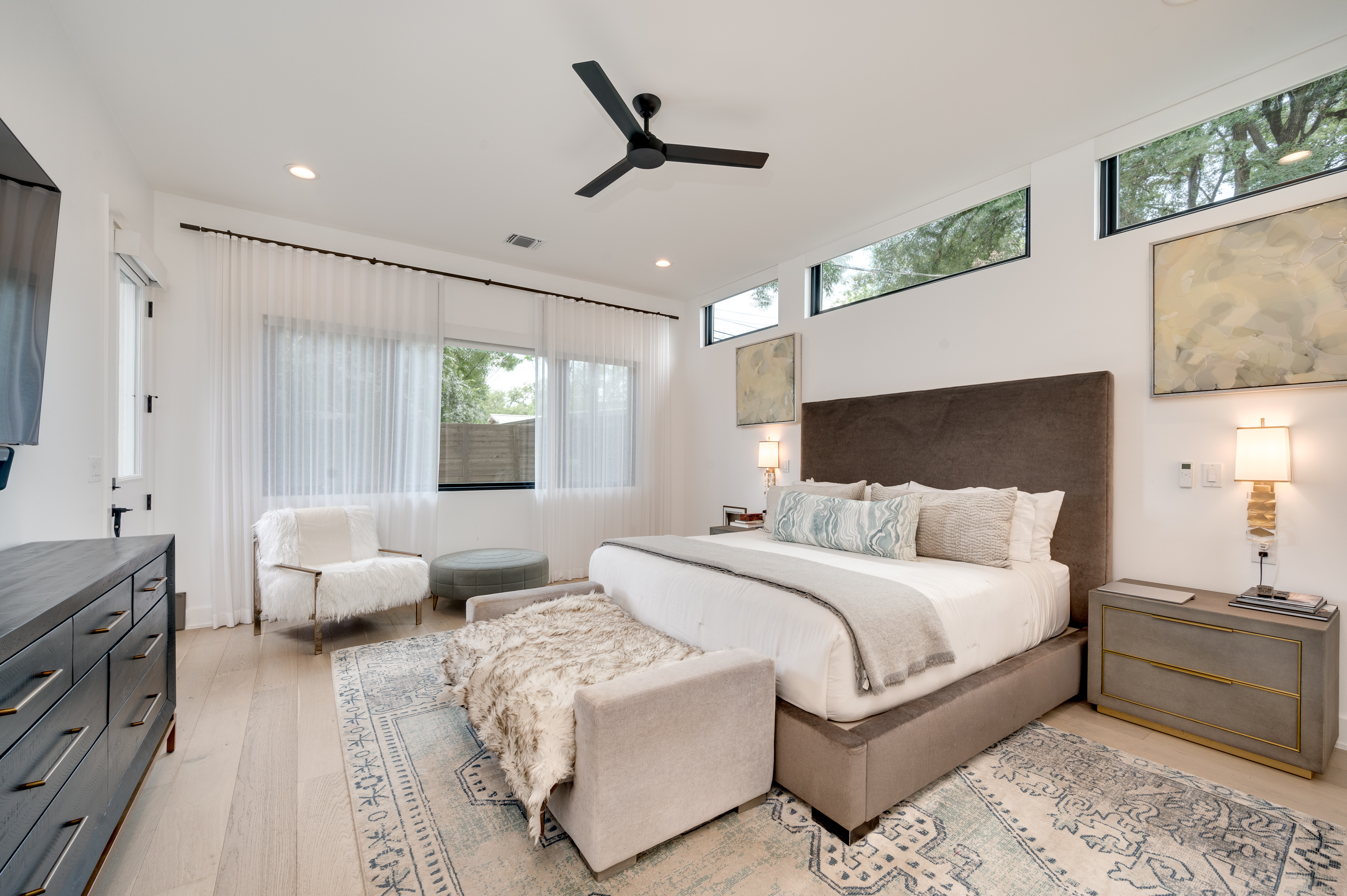 Above Austin Bella | Photo 23