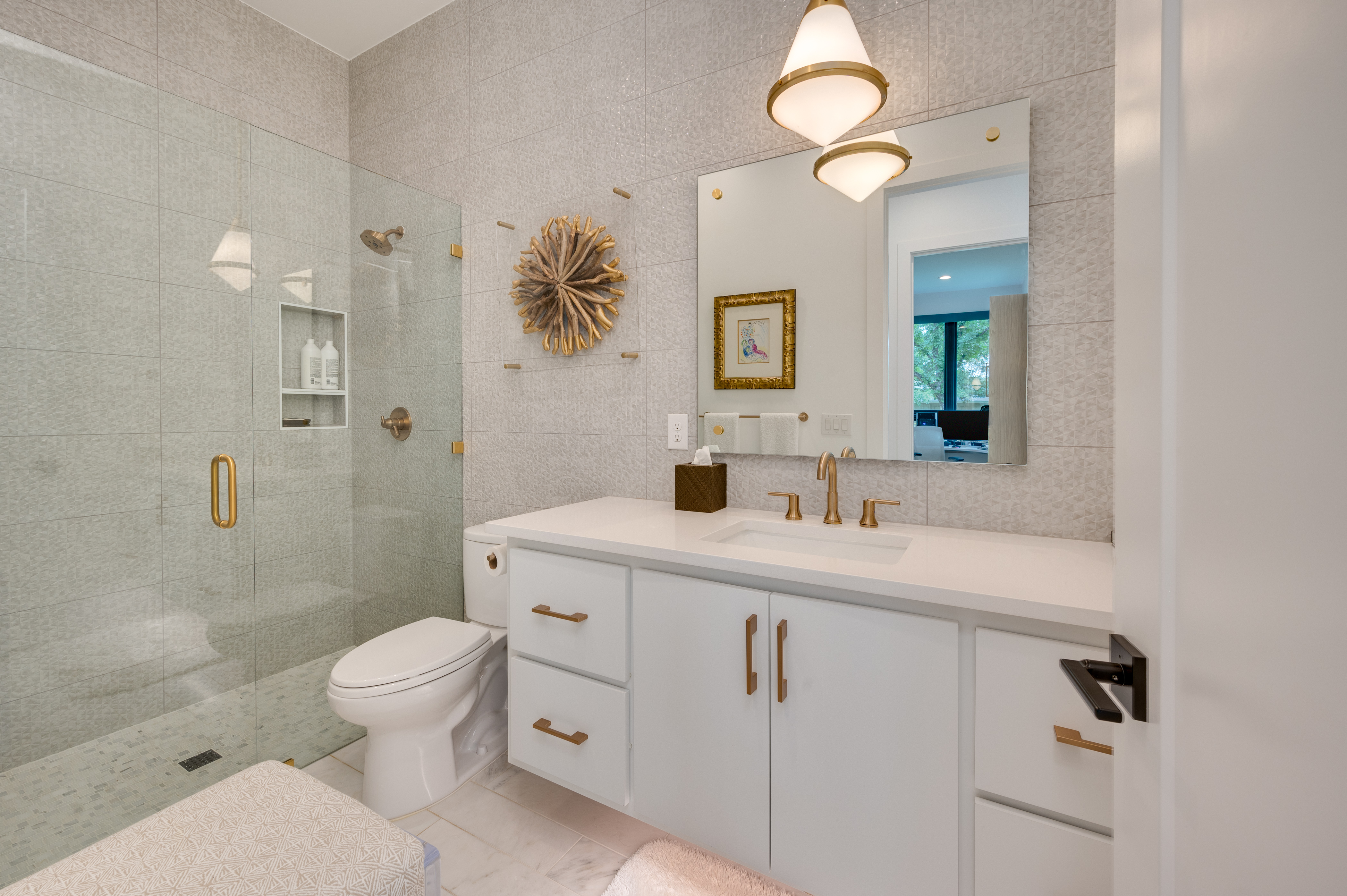 Above Austin Bella | Photo 32