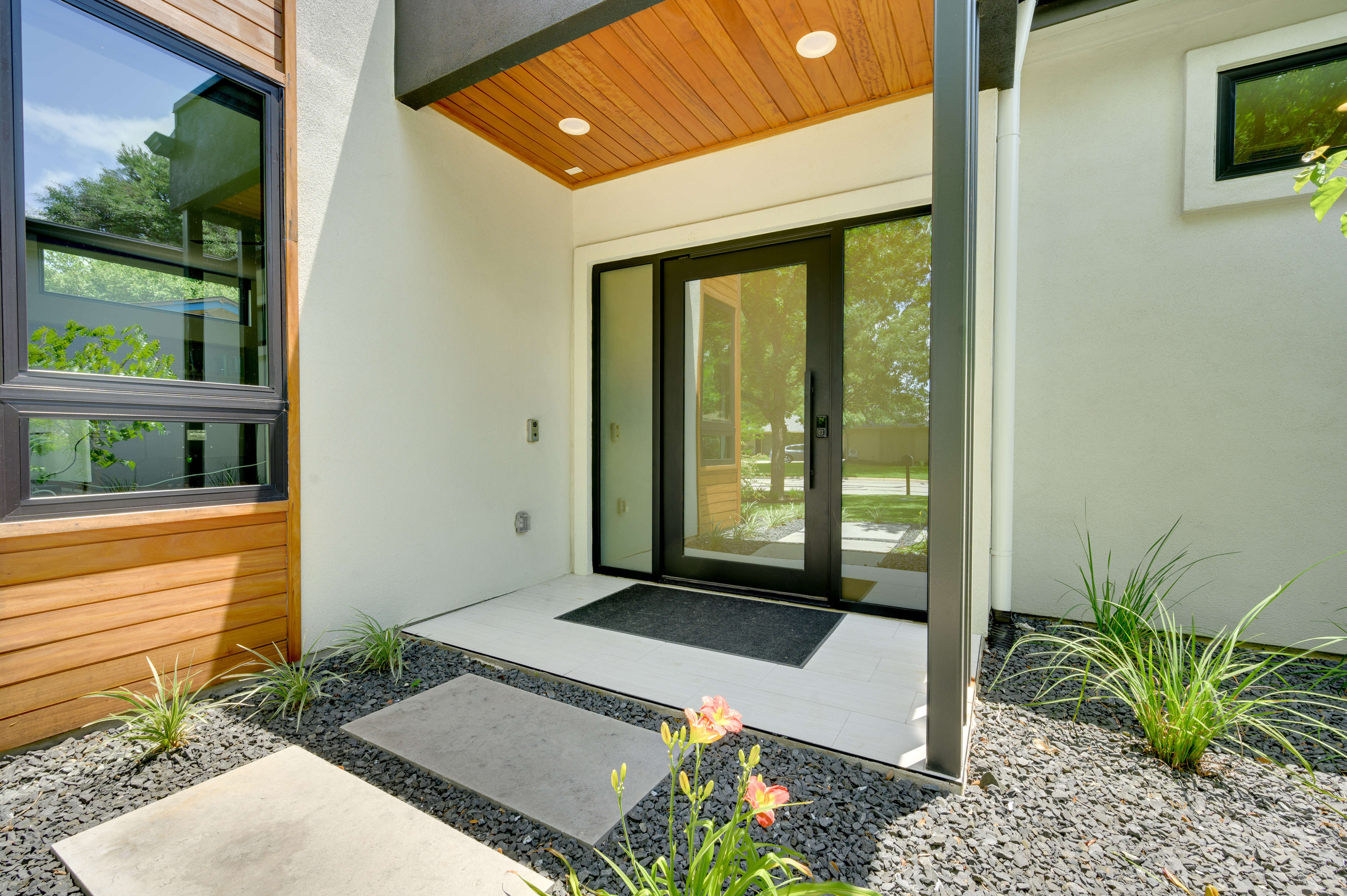 Above Austin Bella | Photo 4