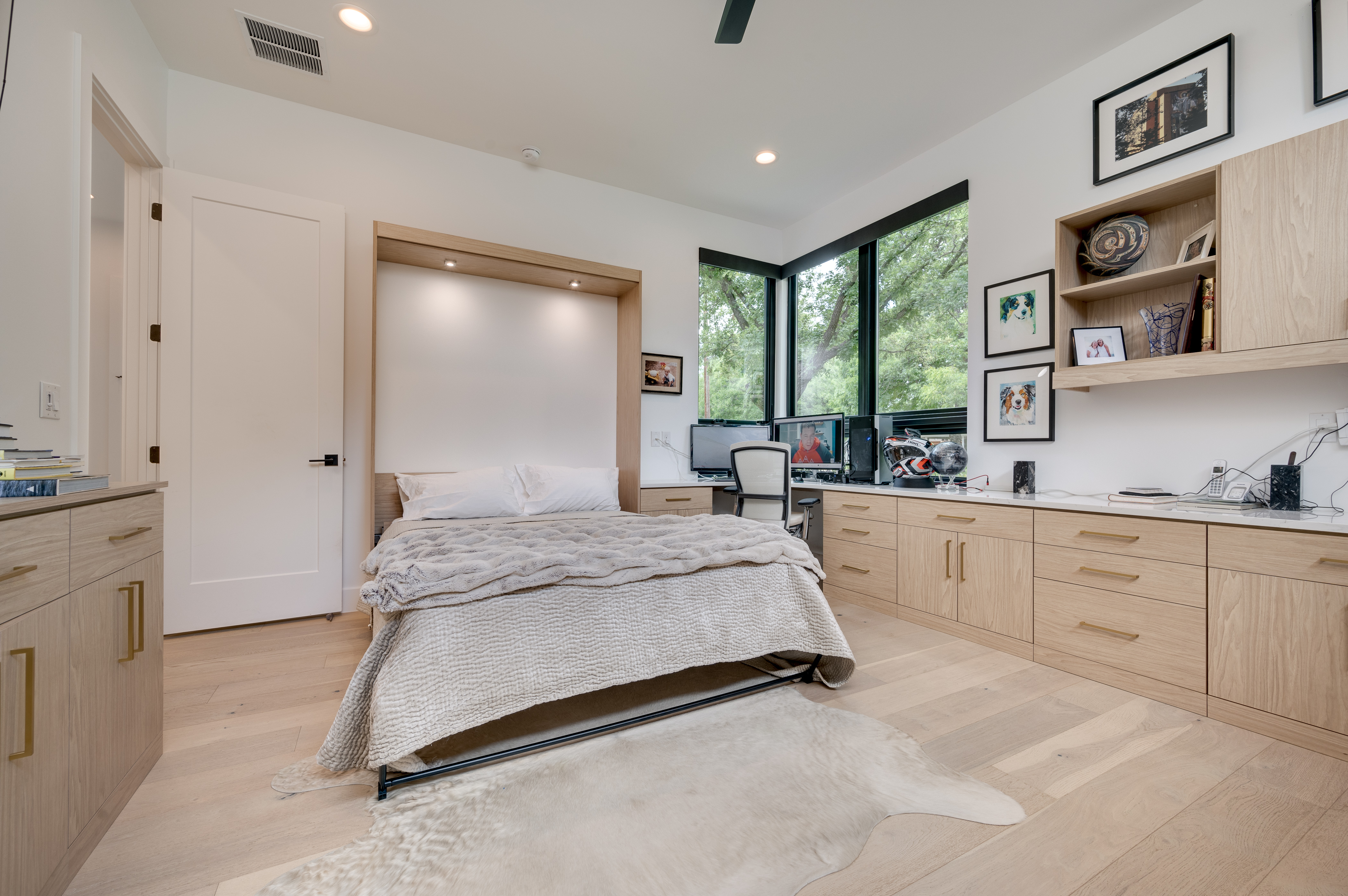 Above Austin Bella | Photo 34