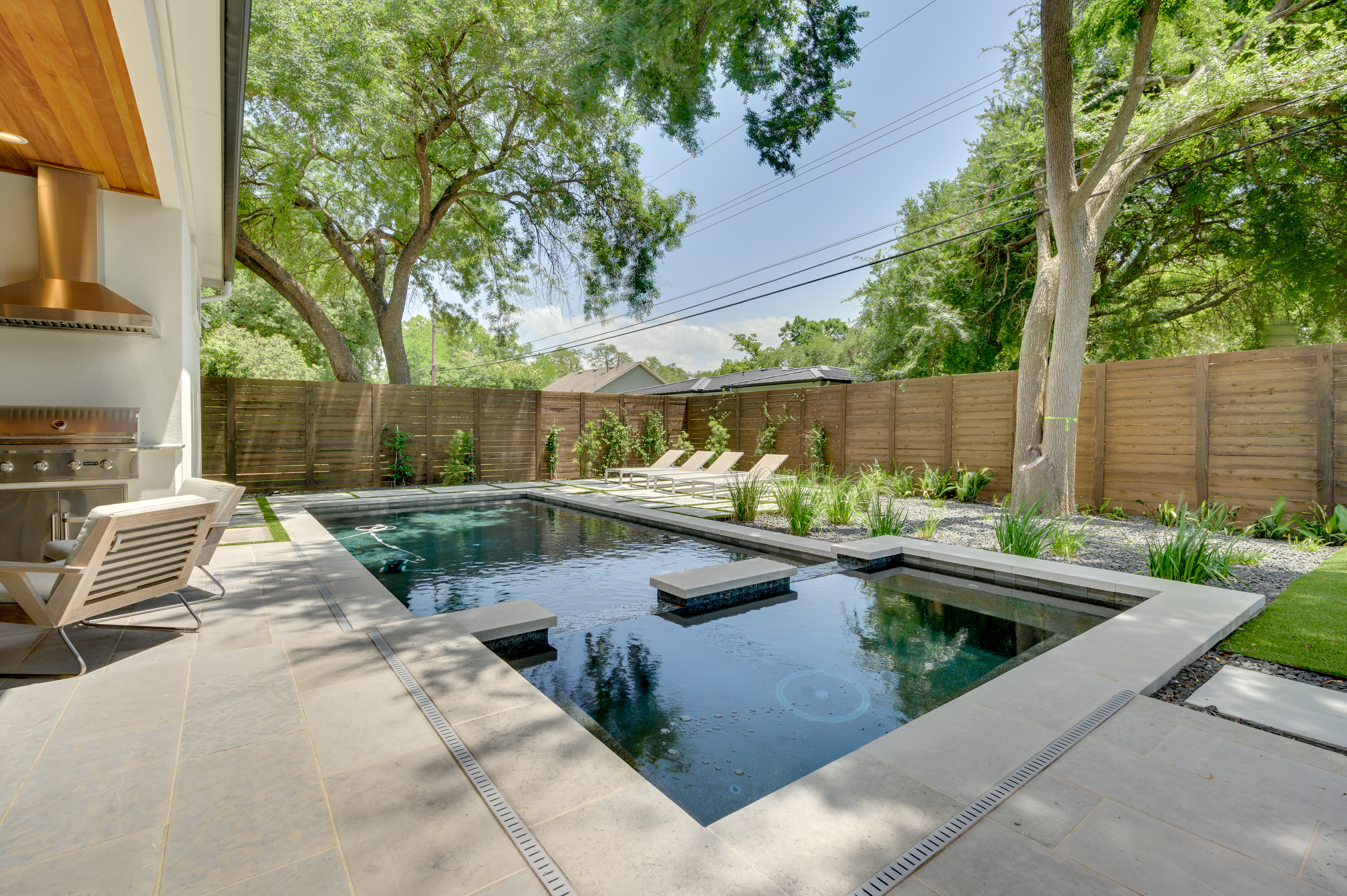 Above Austin Bella | Photo 3