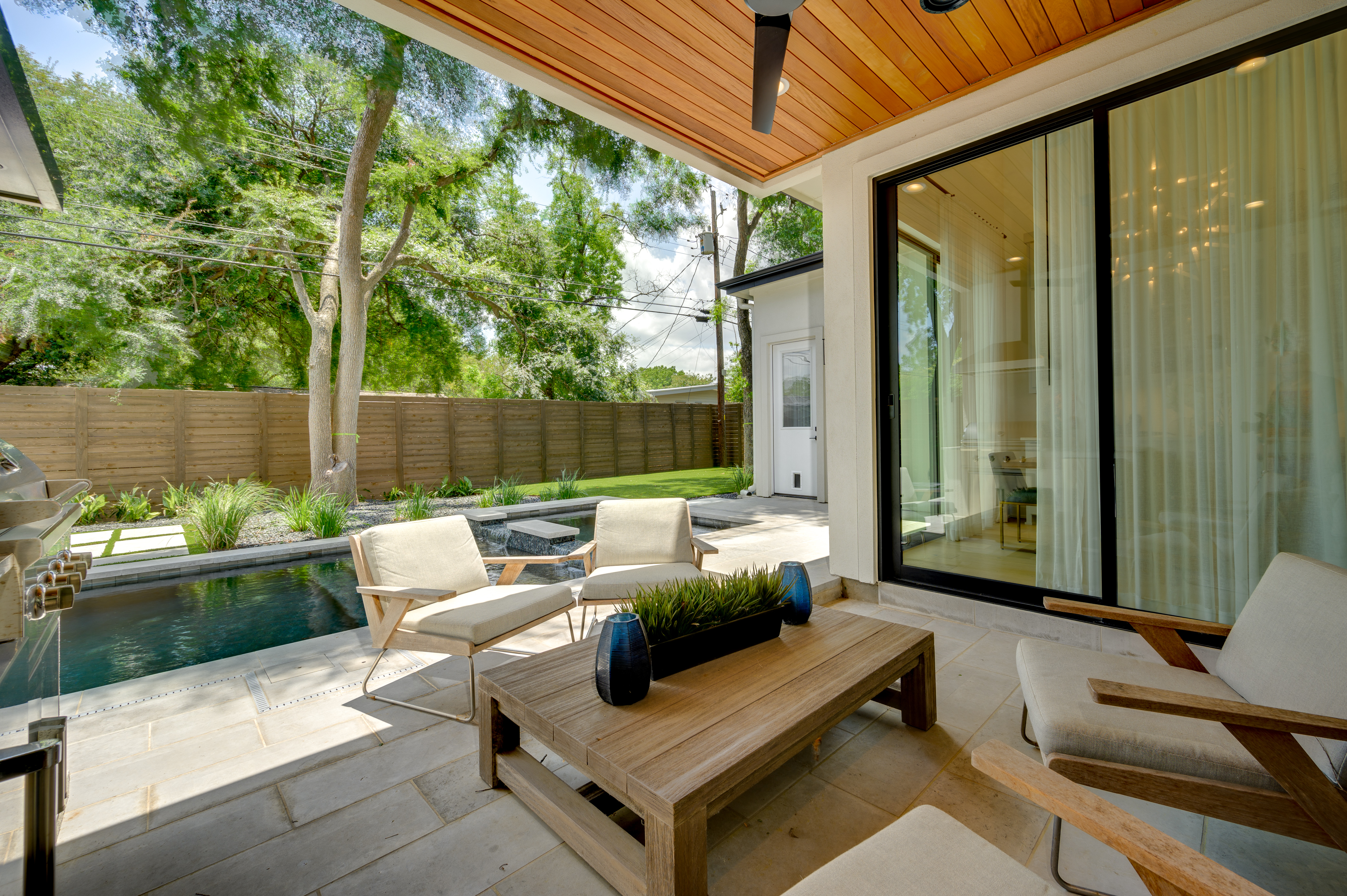 Above Austin Bella | Photo 5