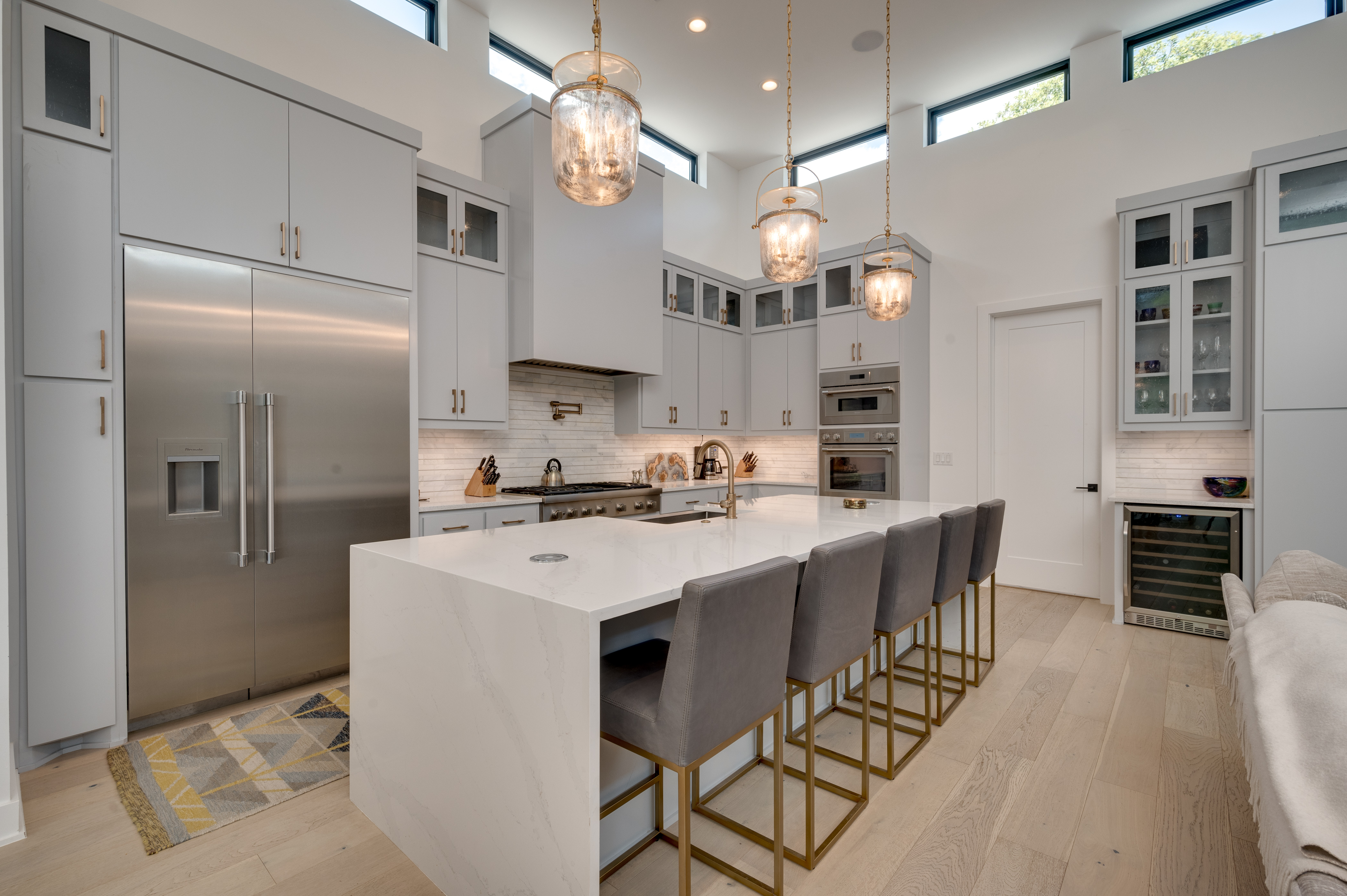 Above Austin Bella | Photo 18