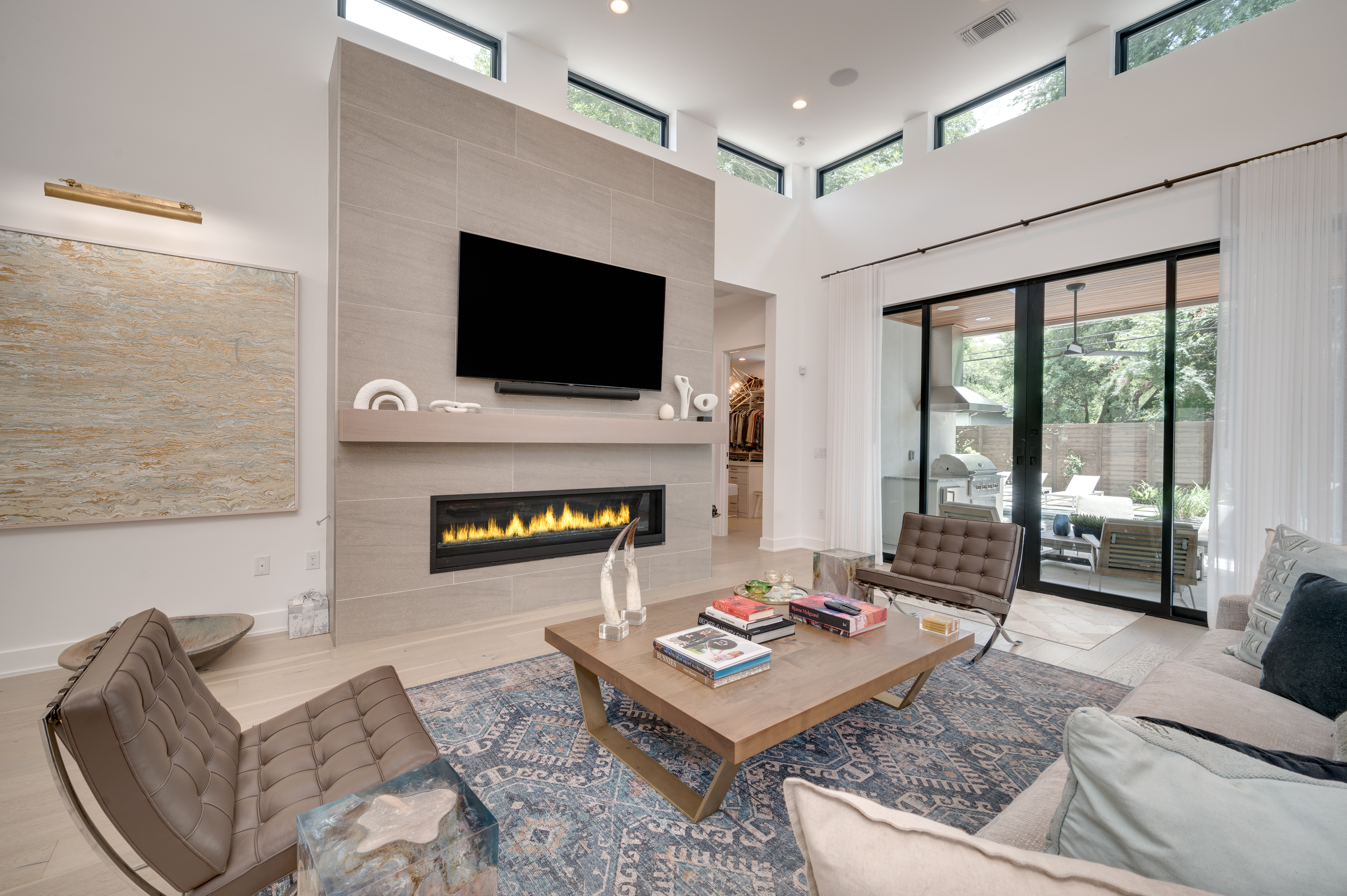 Above Austin Bella | Photo 15