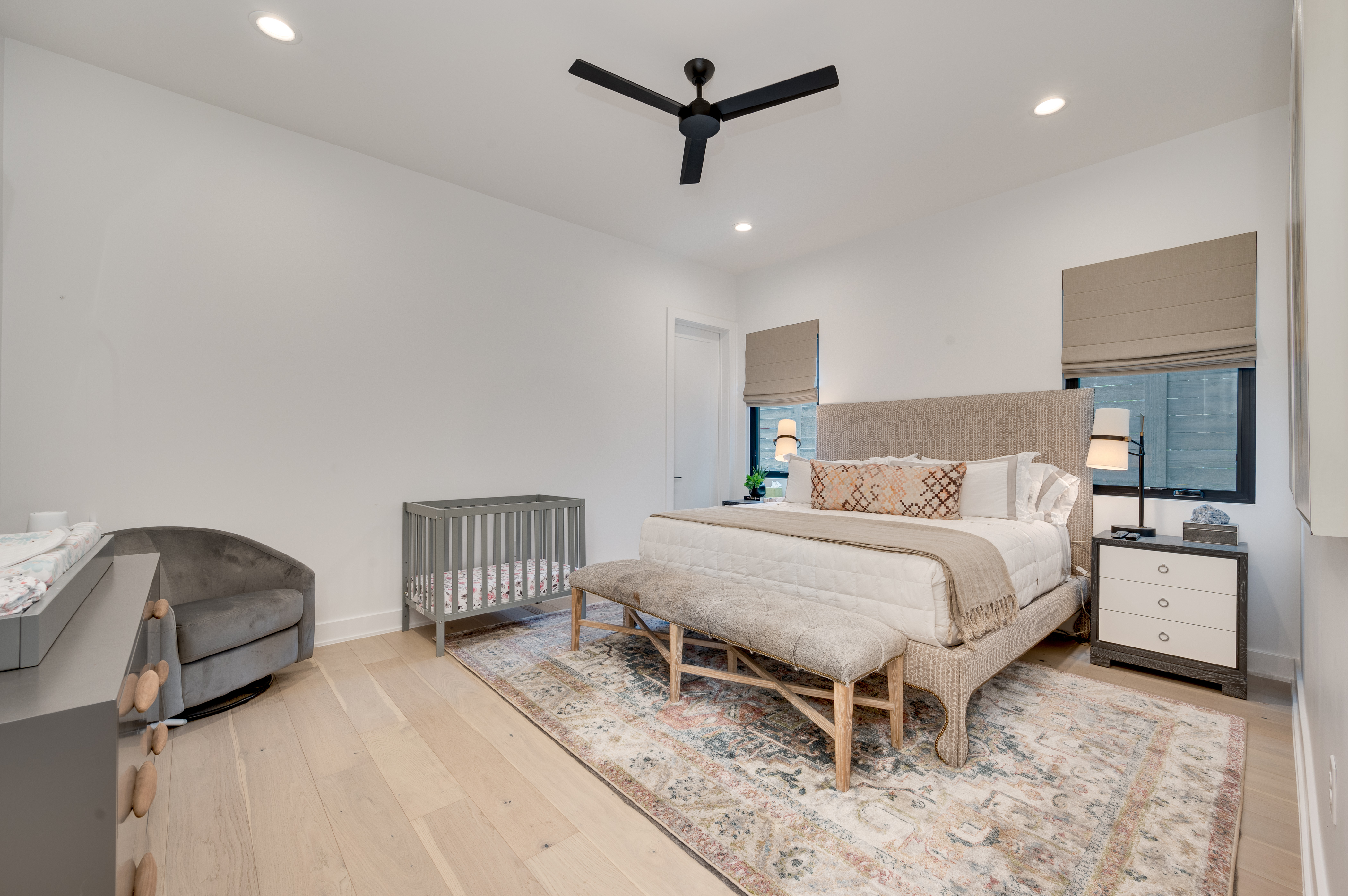 Above Austin Bella | Photo 33