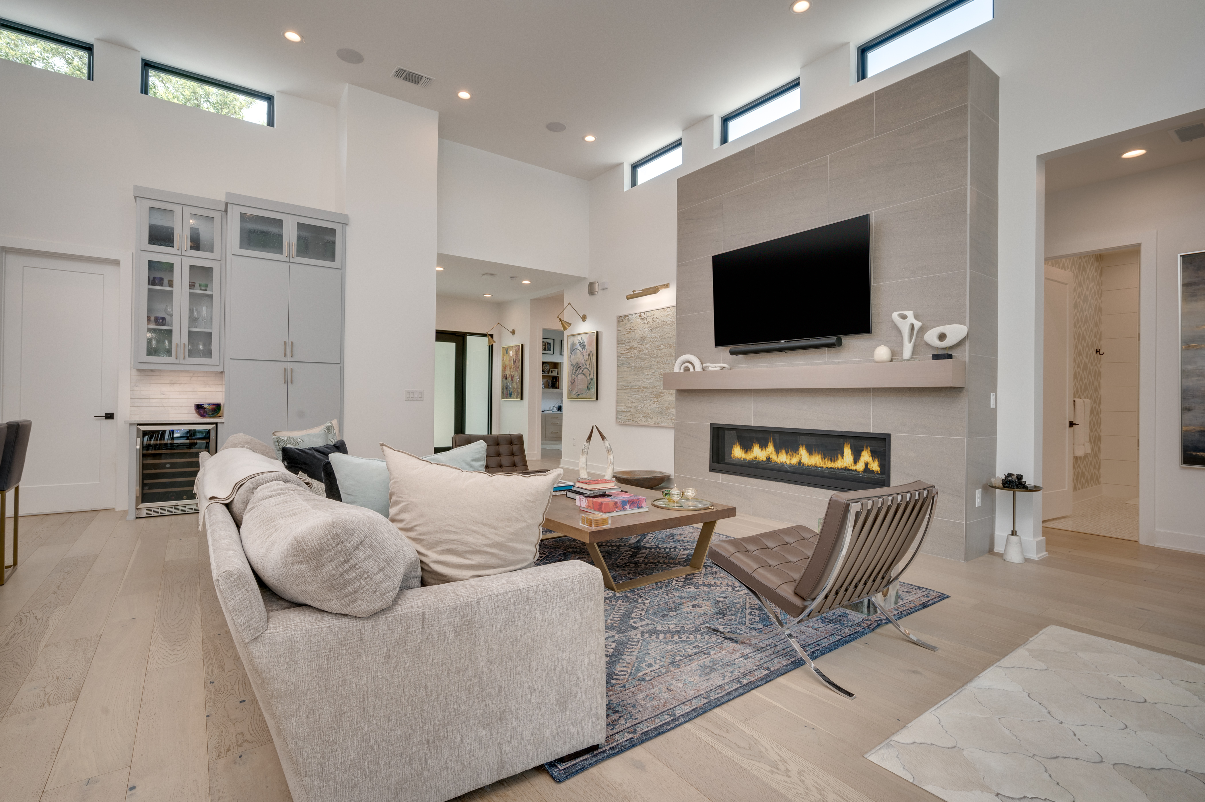 Above Austin Bella | Photo 14