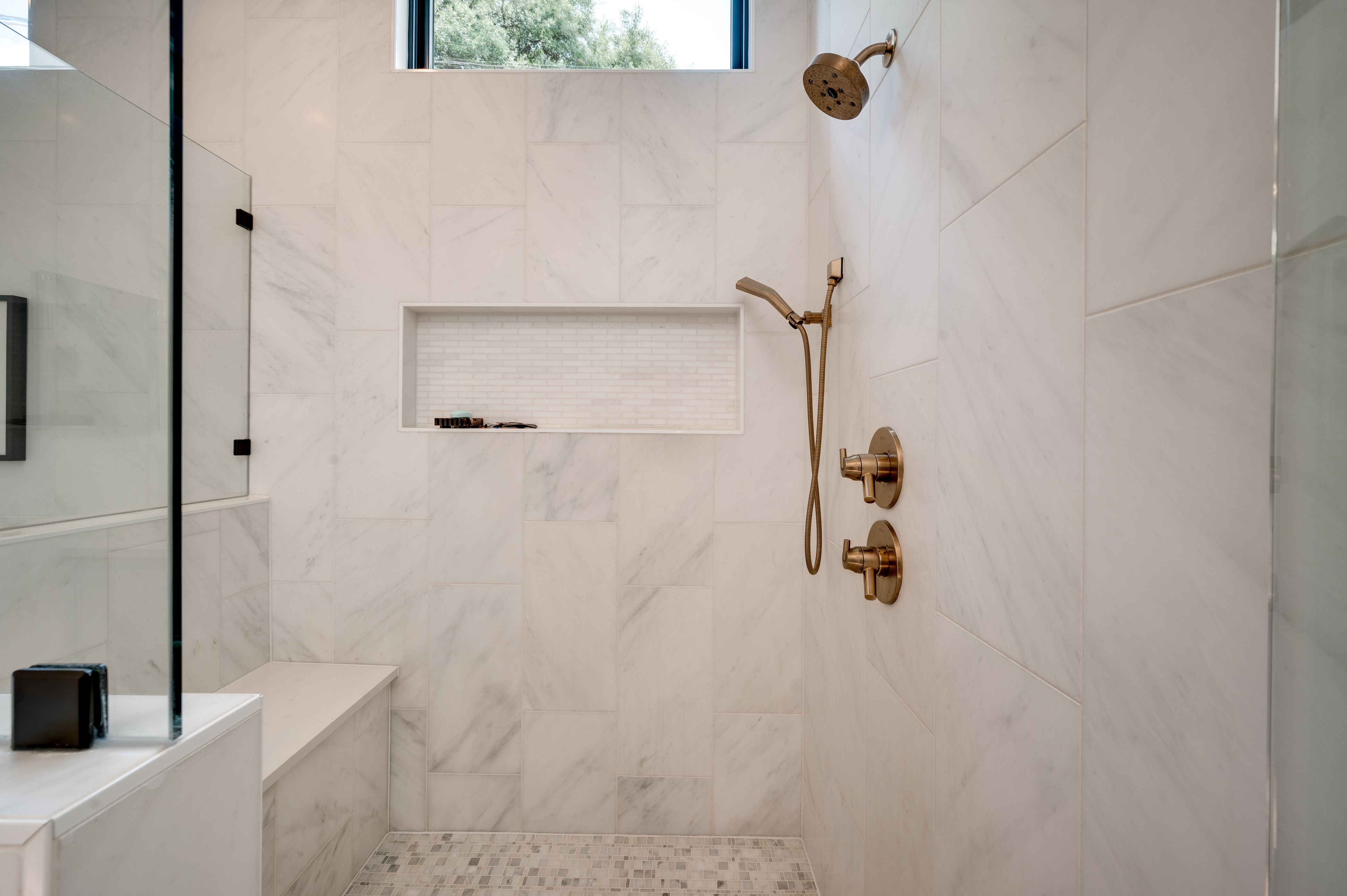 Above Austin Bella | Photo 29